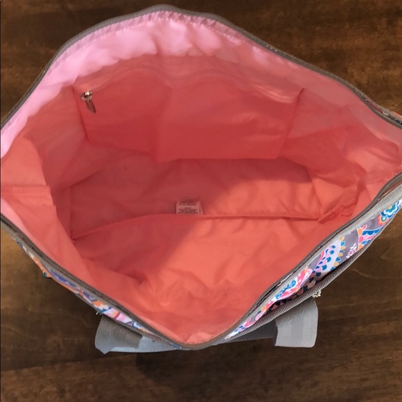 LeSportsac Medium Tote - Picture 4 of 6